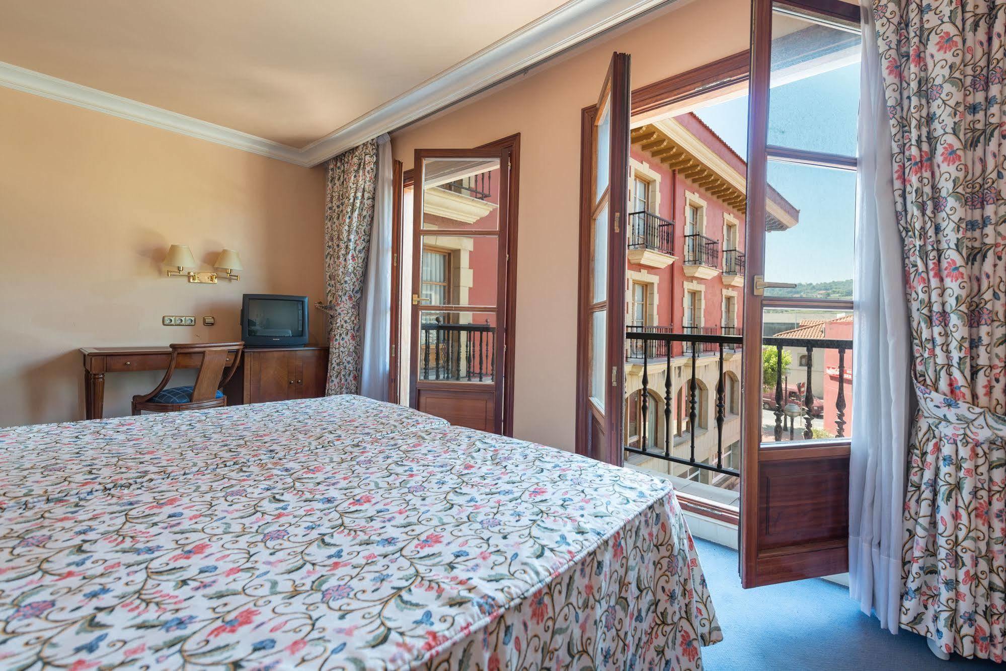Tryp Bilbao Sondika Hotel Экстерьер фото